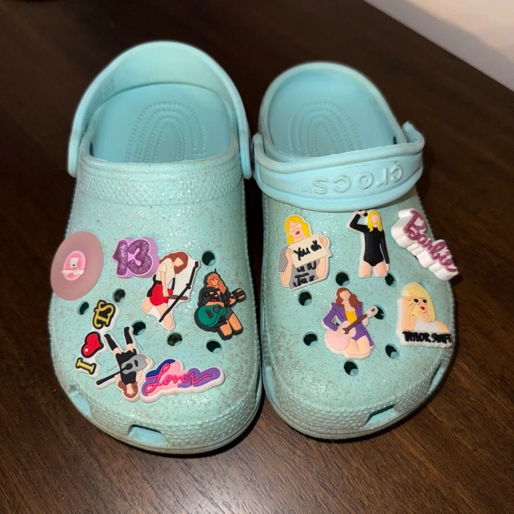 Crocs Mint Green W Glitter Sparkle And Taylor Swift Barbie Charms Size J1